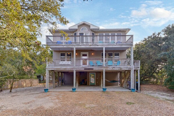 Nestled in the live oaks with parking for 5+ cars.