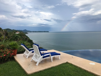 Casa Melissa: frente al mar, fabulosas vistas, piscina infinita climatizada, tenis privado 