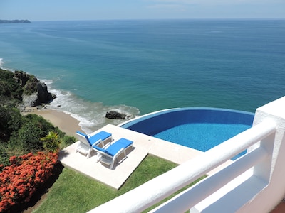 Casa Melissa: frente al mar, fabulosas vistas, piscina infinita climatizada, tenis privado 