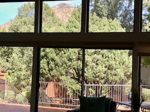 With views of Thunder Mountain and Coffee Pot Rock