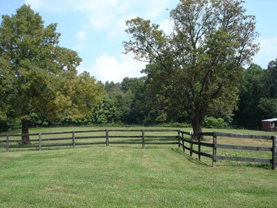 Servants' Cottage on 600 Acre Working Horse/Cattle Estate