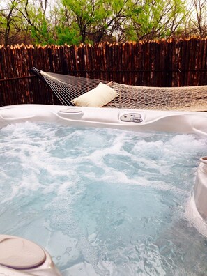 Hot Springs salt water system and Pawley hammock for 2
Leaves you with silky ski