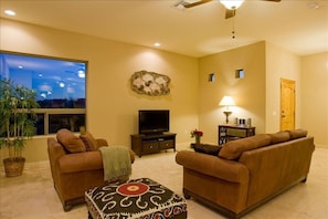 Family Room with LCD TV (Shaw Direct Satellite) and 180 degree Mountain Views