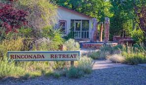 Welcome to our Rinconada Rio Grande Retreat!