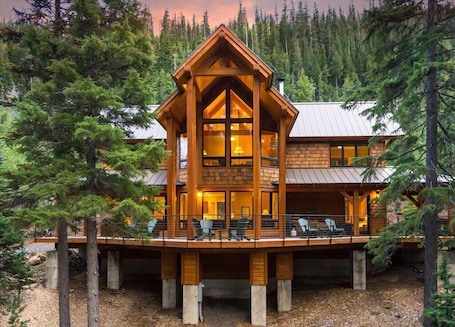 Lakeside West Cabin - stunning architecture!