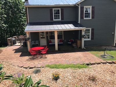 The Guest House at Willow Springs Farm -- central Shenandoah Valley location