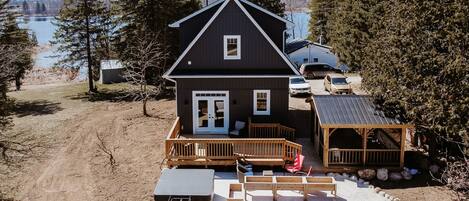 Shasta Cottage is located across the road from Lake Eugenia.  