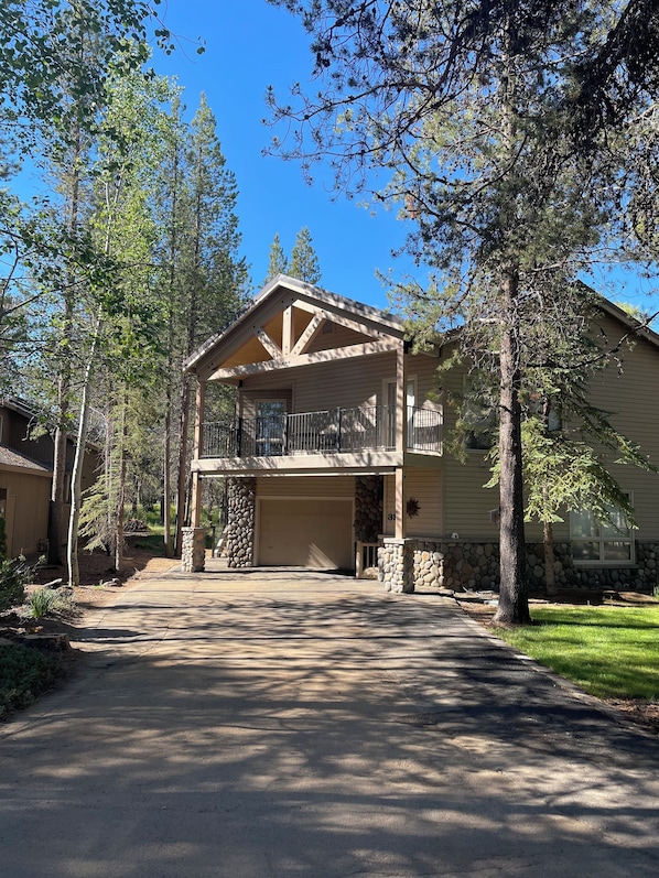 Front view of 31 Red Cedar Lane