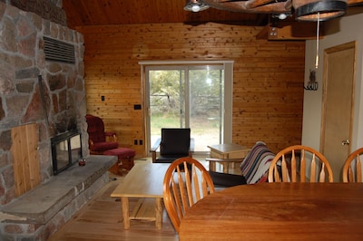 1400 sqft Cabin 30 Miles from Yellowstone Fit For Hunters and Travelers!