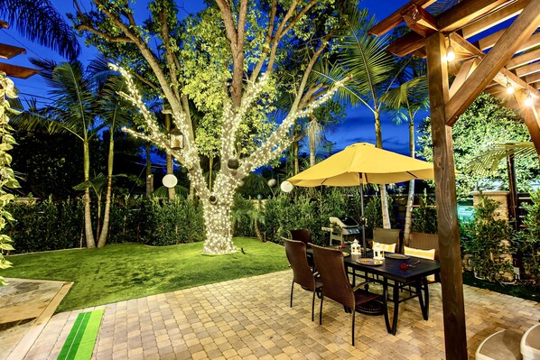 Outdoor dining