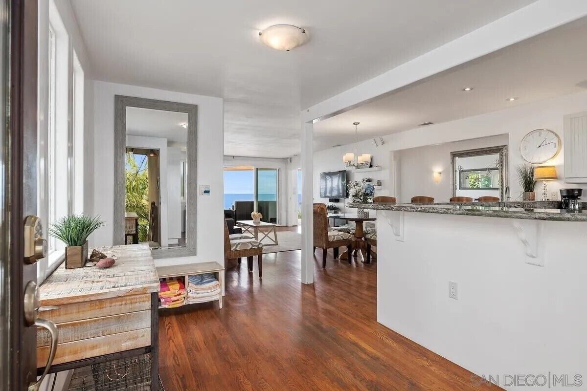 2 bedroom/2 bath Oceanfront with Large yard &  Entertaining Area Pet Friendly