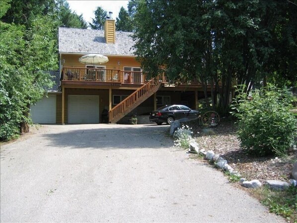 front view of house, extensive parking area, double oversize garage