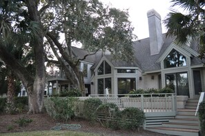 Back of house - right side
