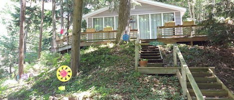 Cozy, Hilltop Wooded Lake Michigan Cottage "Tree House"