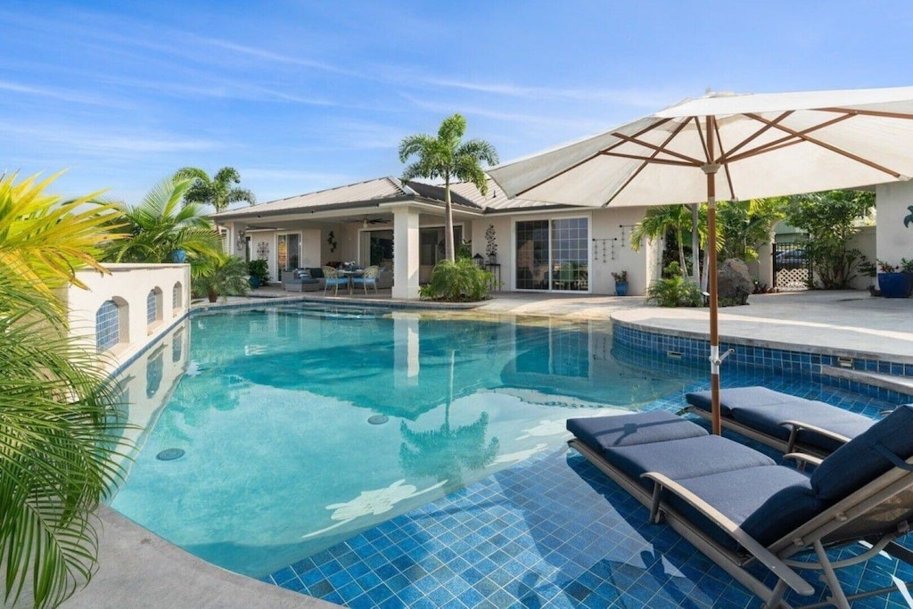 This family house with pool is perfect for a Hawaiian trip with kids in a laid back setting