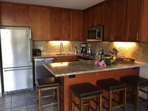 Newly Renovated Kitchen, Granite Counter tops, Fully Stocked