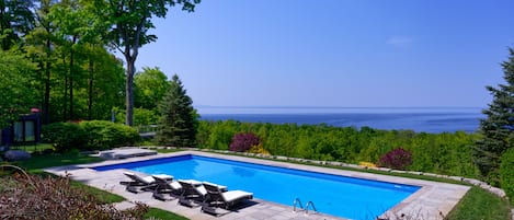 22 acre resort with spectacular views over Georgian bay