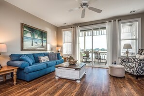 Comfy Living Area with Outdoor Living on your Screened Porch 