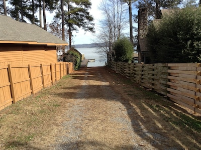Cozy cabin on Lake Guntersville, Alabama