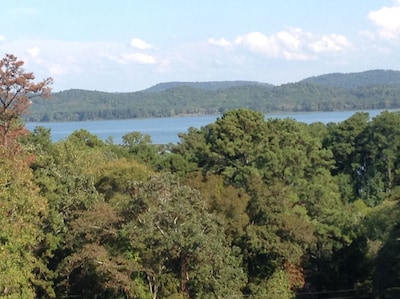 Cozy cabin on Lake Guntersville, Alabama