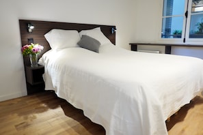 Apt. COSY4 - Latin Quarter - Paris - Bedroom2 offers a comfortable bed