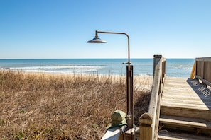 Outside shower at the walkway