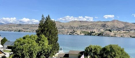 Welcome to your back patio Lake Chelan views!