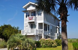 Breathtaking water views from this island-style retreat, walk to everything!