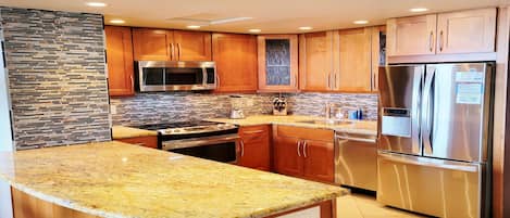 Entertainers delight brand new gourmet kitchen-with all the amenities of home!