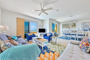 Living/Dining area