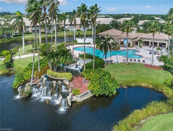 RESORT POOL/SPA AND CLUBHOUSE