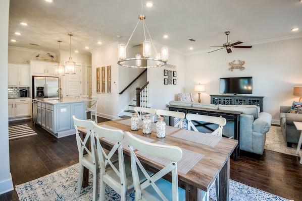 Just imagine yourself sitting at this beautiful coastal inspired farm table