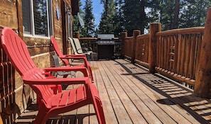 Relaxing deck to grill on and enjoy the solitude of the cabin. 
