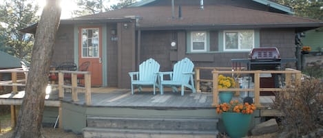 Fantastic deck! Table, adirondack chairs & gas grill.  Great View to Lake Estes! 