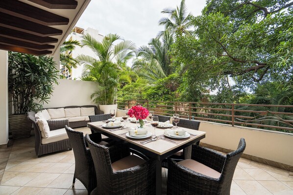Outdoor dining