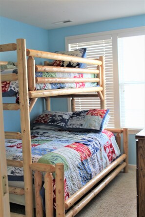 3rd Floor Surfin' USA cool pyramid bunk room