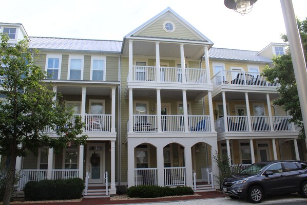 Gorgeous TH with 3 covered front decks