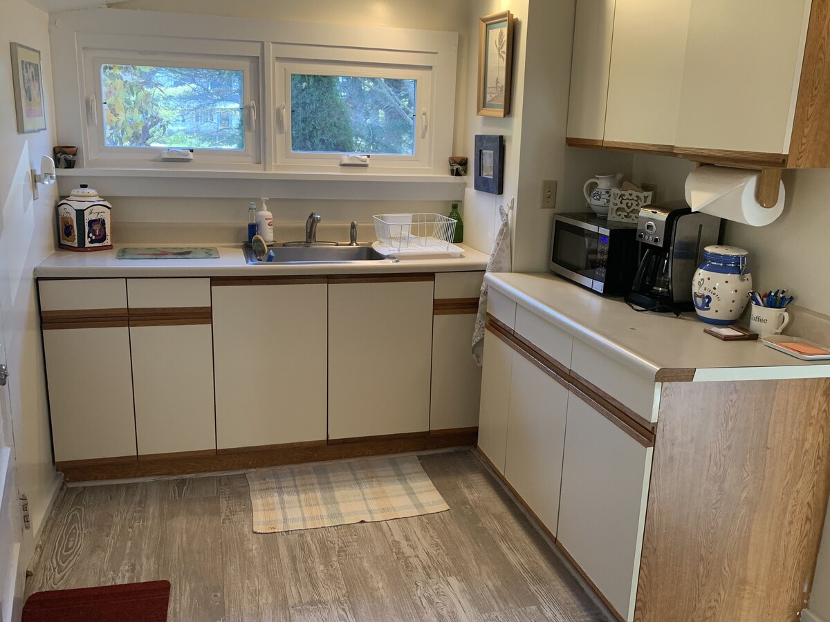Saybrook Point Cottage – Charming and Private