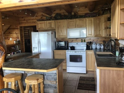 Devils Tower View, Custom Cabin, in Beautiful Black Hills, Wy