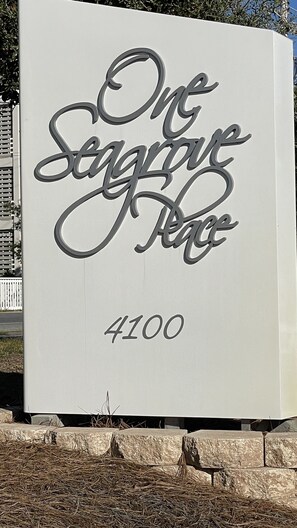 One Seagrove Place sign…you’ve arrived!