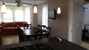 Dunmore Suite: Dinning/Kitchen area