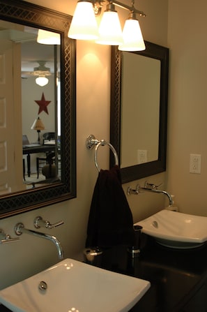 Dunmore Suite Bath