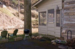 Entry to Screened in Porch and Charcoal Grill 