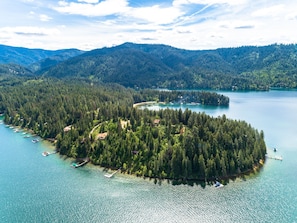 Full aerial view of Yellowstone Point. Only one visible dock in each direction.