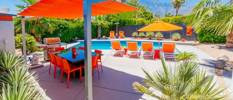 Enjoy San Jacinto Mountain views while lounging or dining