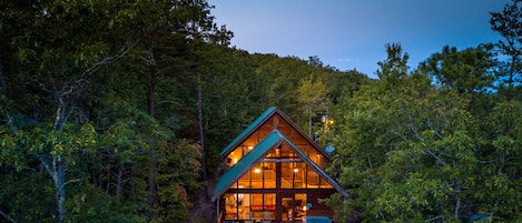 Pigeon Forge Secluded Cabin "A Walk in the Clouds" - Secluded Setting