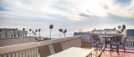 Ocean VIEW, Roof Top Balcony!!!