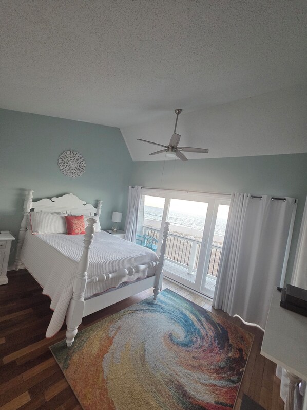 Top Floor  Bedroom Ensuite Bathroom and Balcony with Oceanview!