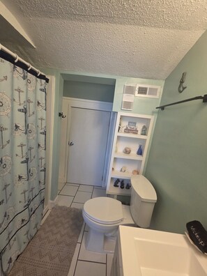 3rd Floor Ensuite Bathroom