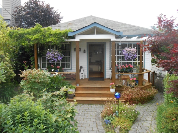 1910 Alki Beach Bungalow